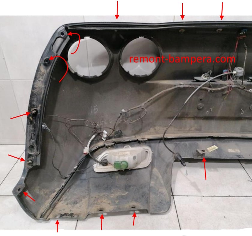 Ubicación de montaje del parachoques trasero del Chevrolet Corvette C6 (2005-2013)
