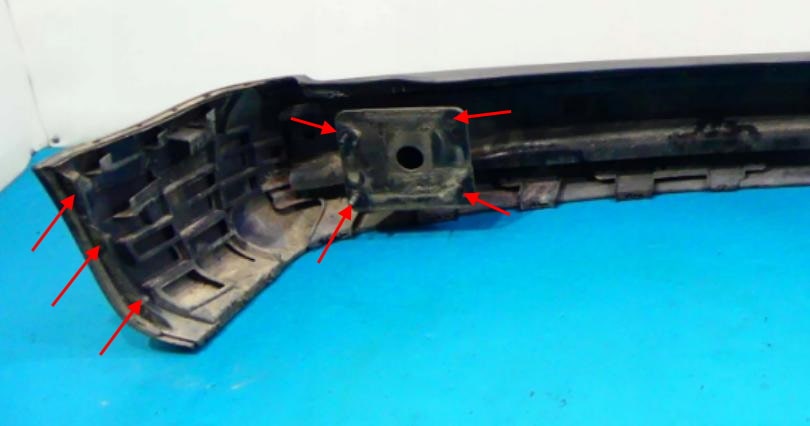 puntos de fijación del parachoques trasero VW Caddy (2004-2015)