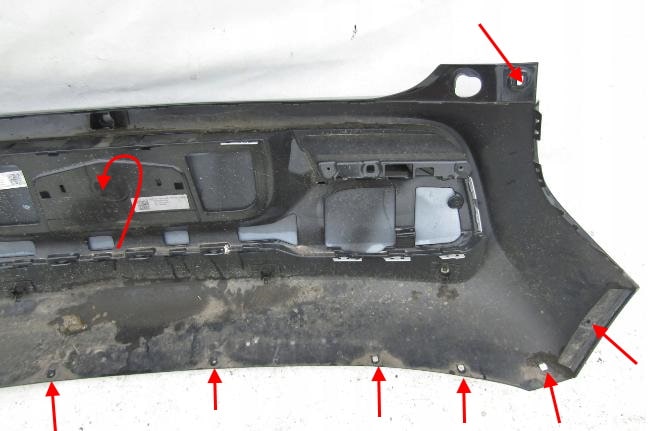 Befestigungspunkte der hinteren Stoßstange des BMW i3