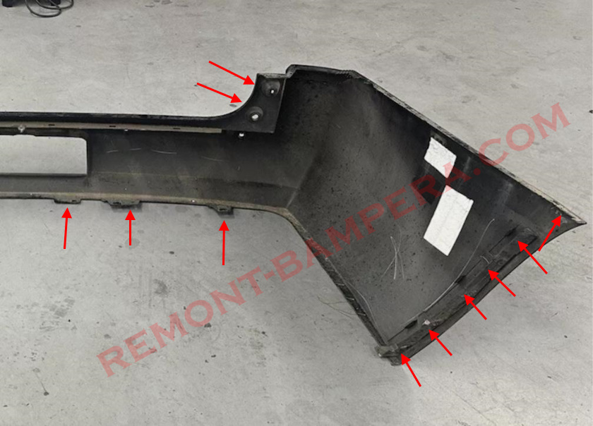 Attachment points of the rear bumper of the Chevrolet Suburban XI (2015–2020) 