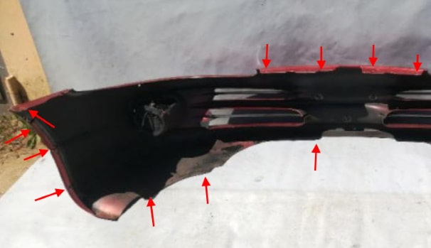 Puntos de fijación del parachoques delantero del Dodge Intrepid II (1997-2004)