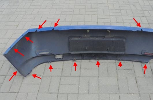 The attachment of the rear bumper of the Fiat Coupe