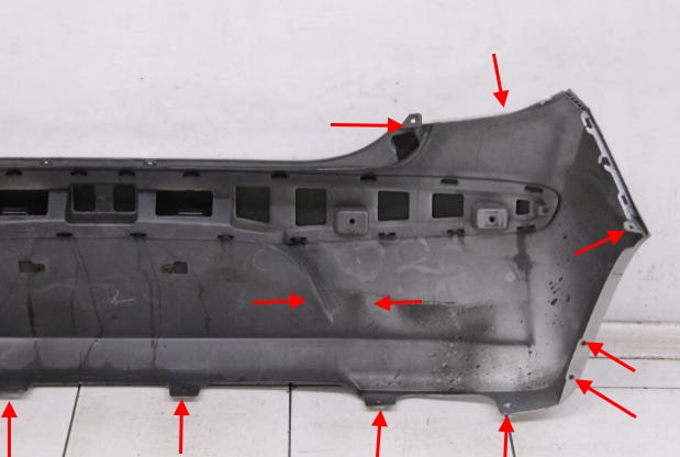 points de fixation du pare-chocs arrière Hyundai i10 (2007-2014)