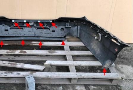 Befestigungspunkte für die hintere Stoßstange des Jaguar XJ X350 / X358
