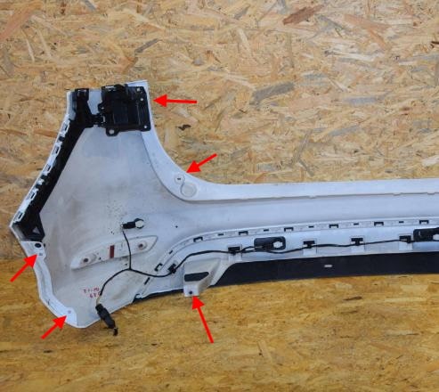 attachment points for the rear bumper Ford B-Max