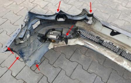 the attachment of the front bumper of the Mercedes CL-Class C215