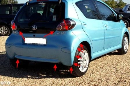 the attachment of the rear bumper of the Toyota Aygo (2005-2014)