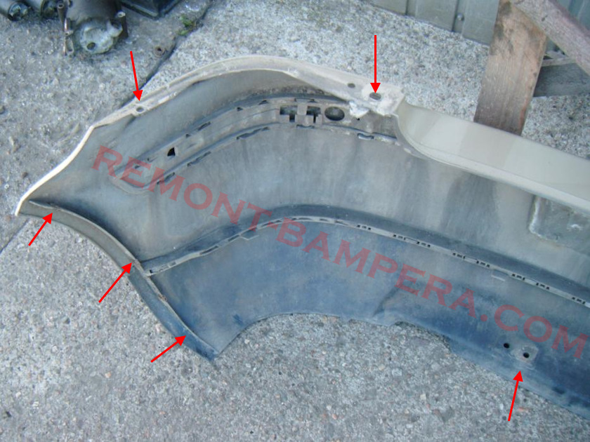 Ubicaciones de montaje del parachoques trasero del VW Golf 4